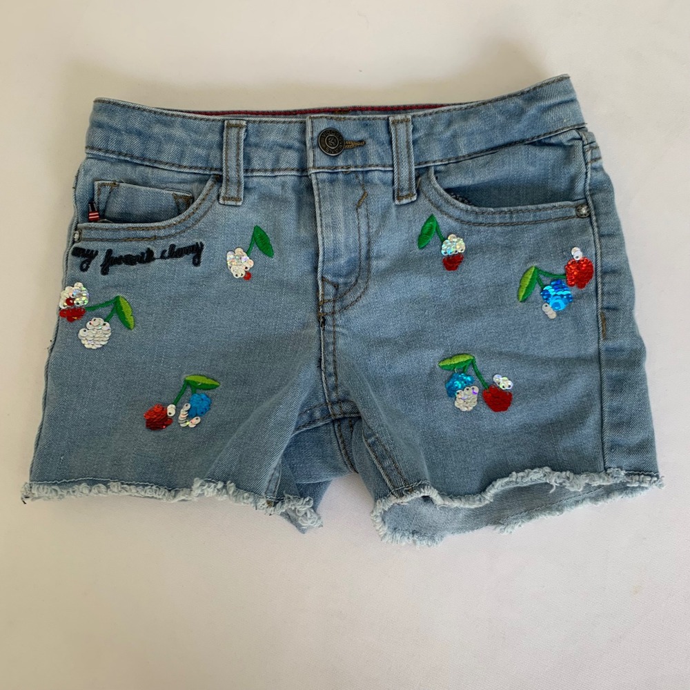 Vigoss Chelsea Denim Shorts Girls Size 5 Light Wash Sequin Cherry Raw Hem Cutoff